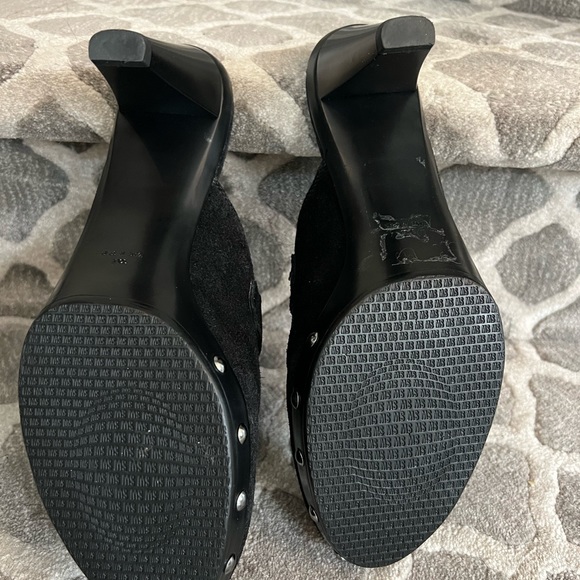 Stuart Weitzman Black Suede Mules. Size 9.5 US. 3 1/2” heel. Never worn. - Picture 4 of 6